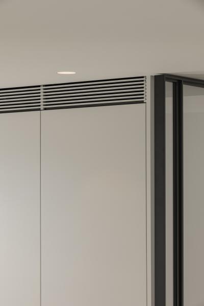 marmer inrichting project vijf natuursteen gezandstraalde lariks verluchtings rooster airco ventilatie
