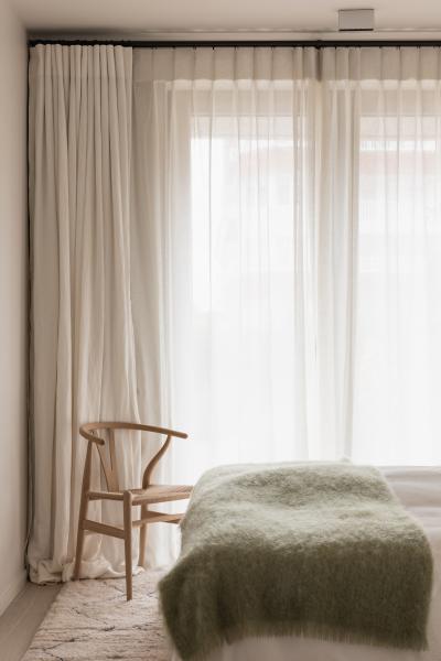 marmer eik fineer steel look inrichting appartement gewolkt glas structuurglas figuurglas keramiek