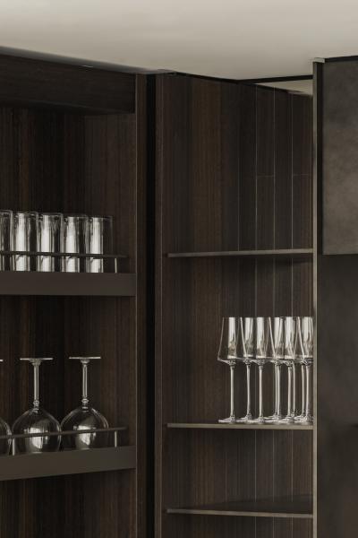 eucalyptus fineer, barkast, haardwand, pivoterende deur